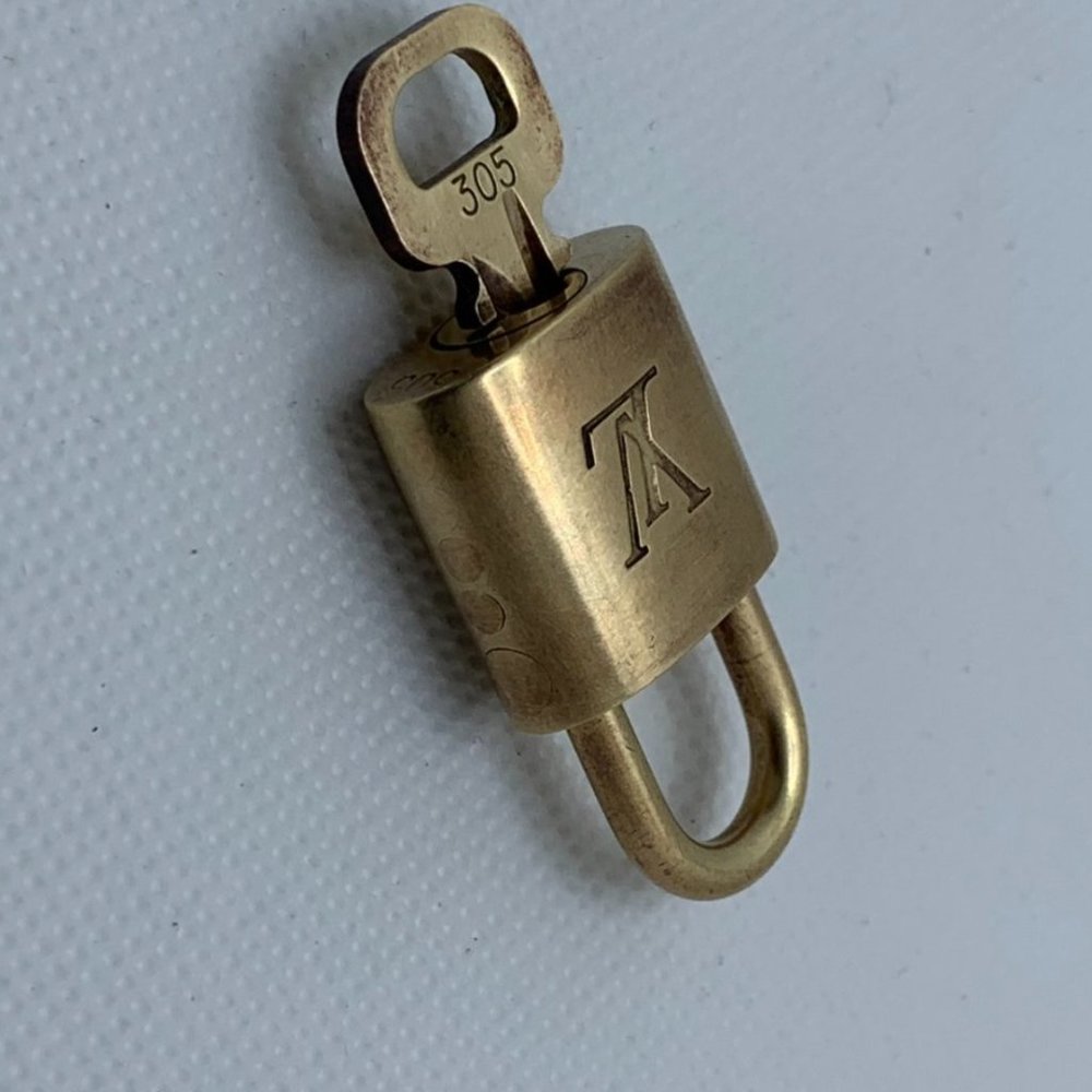 Authentic Louis Vuitton Lock and Key Set # 305 - Picture 4 of 7